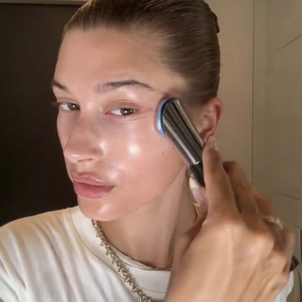 AGE-R Booster Skincare Device